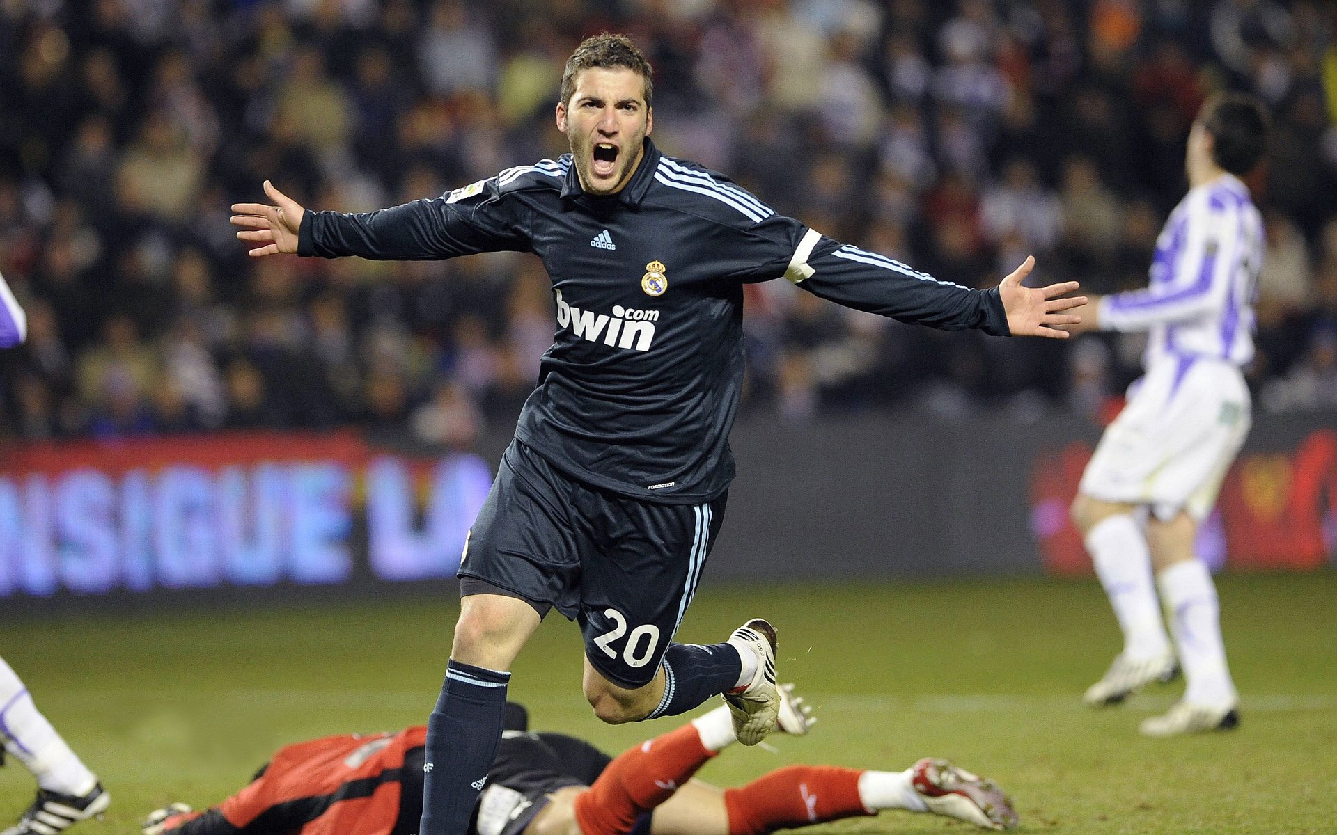 九游娱乐-意甲豪门战术创新，精彩配合点燃比赛热情，意甲豪门排名